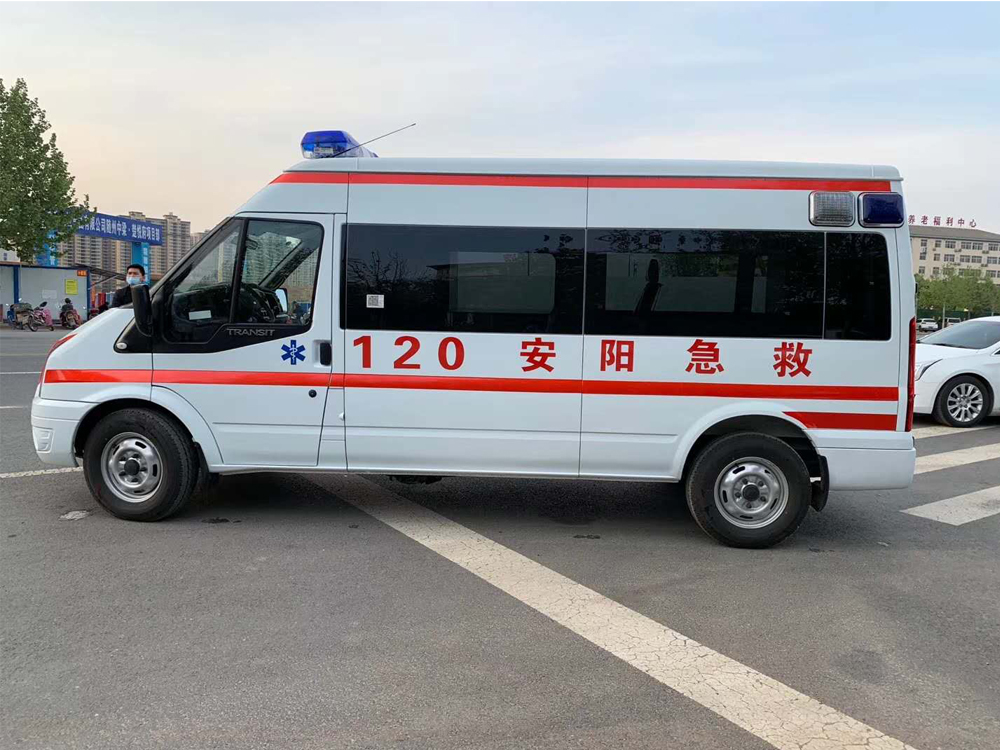 國(guó)六福特V348長(zhǎng)軸中頂救護(hù)車